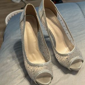Silver heels with rem-stone